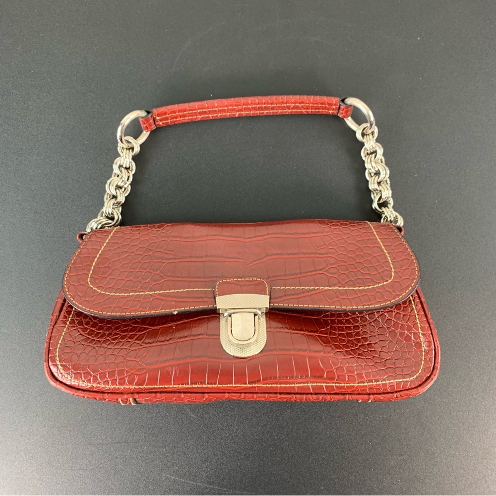 Reddish brown leather purse.